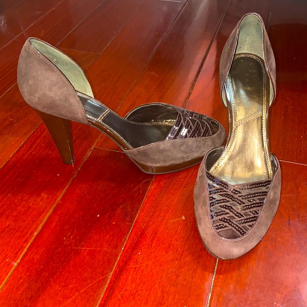 Tahari brown suede pumps